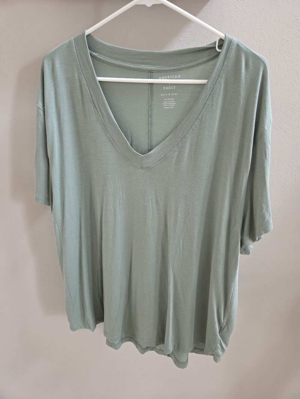 American Eagle Lt Green V Neck